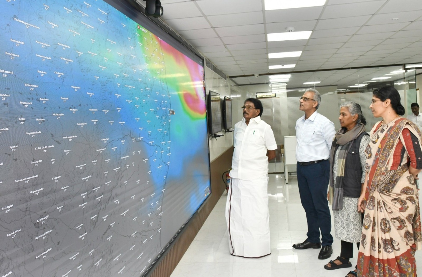 முன்னேற்பாடு நடவடிக்கைகள் மற்றும் ஆயத்த நிலைகள் குறித்து அமைச்சர் சாத்தூர் ராமச்சந்திரன் நேற்று ஆய்வு