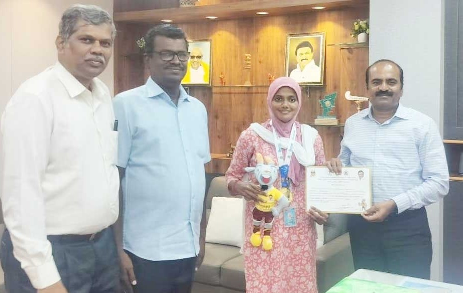 முதலமைச்சர் கோப்பைகாண விளையாட்டு போட்டி மாநில அளவில் நடைபெற்ற 400 மீட்டர் நீச்சல் போட்டி