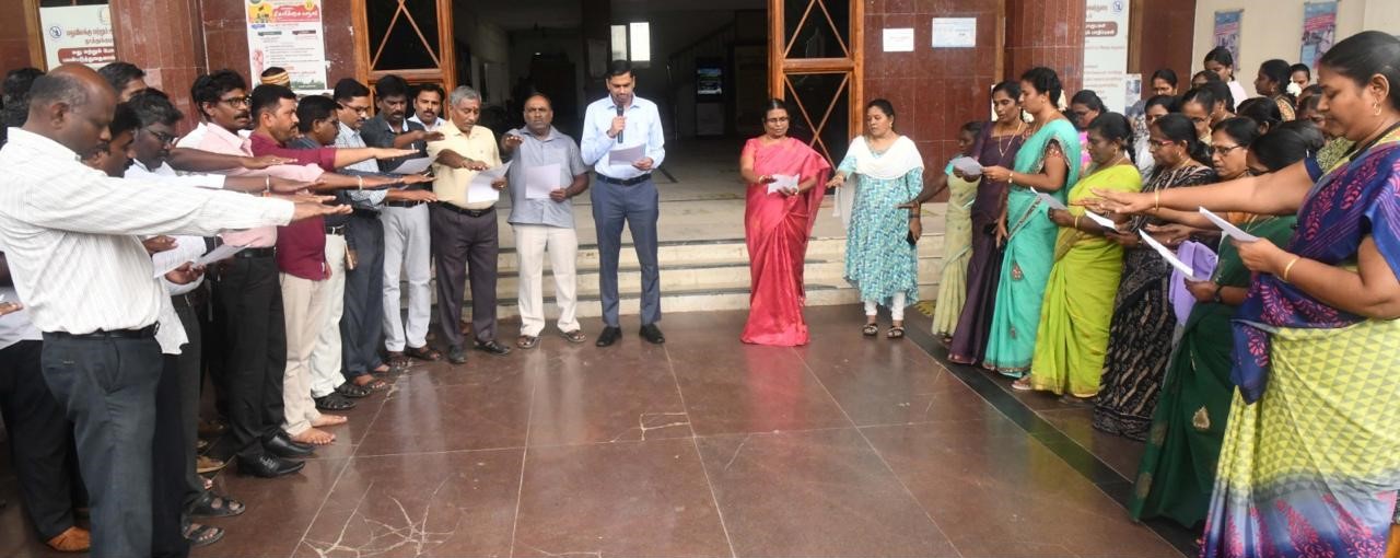 கலெக்டர் இளம் பகவத் தலைமையில் ஊழல் தடுப்பு விழிப்புணர்வு வார உறுதிமொழி