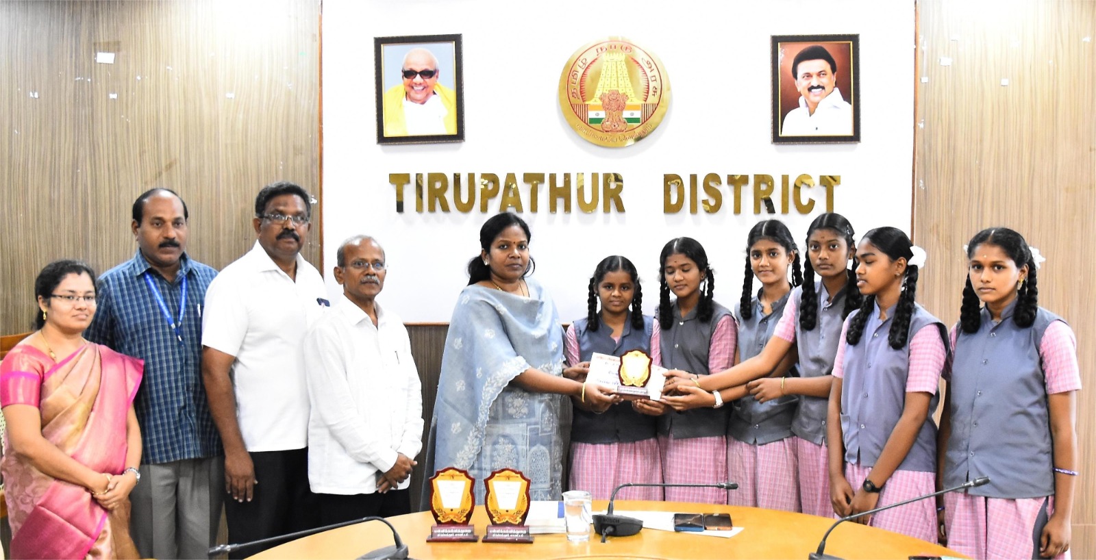 அரசு பள்ளிகளுக்கு கேடயம்