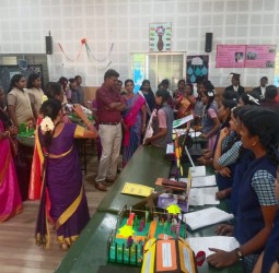 கல்லணை மாநகராட்சி பெண்கள் மேல்நிலைப் பள்ளி ஆங்கிலத்துறை சார்பில் நடைபெற்ற இலக்கியத் திருவிழா