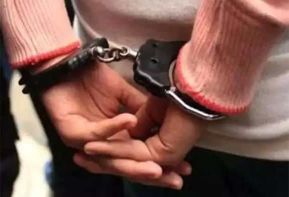 ரூ.1.95 லட்சம் பித்தளை பிளேட்டுகள் திருட்டு: 3 பேர் கைது