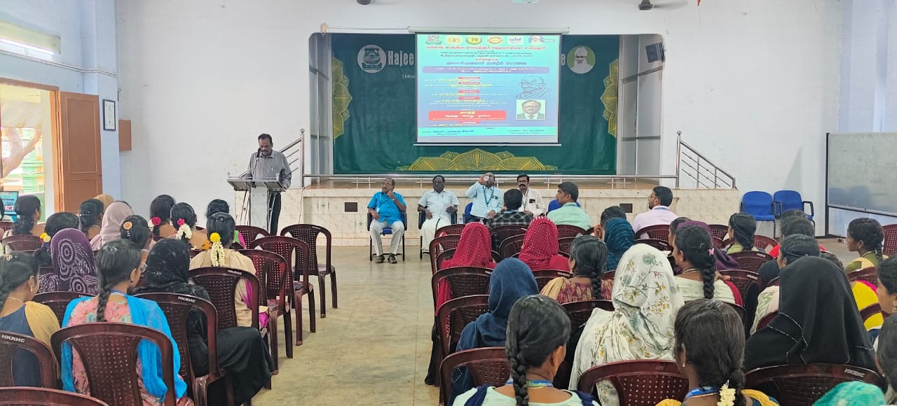 *கல்லூரியில் காந்தி குறித்த உரையரங்கம்*