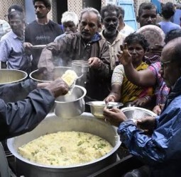மழையால் பாதிக்கப்பட்ட 1 லட்சத்து 47 ஆயிரம் பேருக்கு காலை உணவு 68 உணவுக்கூடங்களில் உணவு தயாரிப்பு
