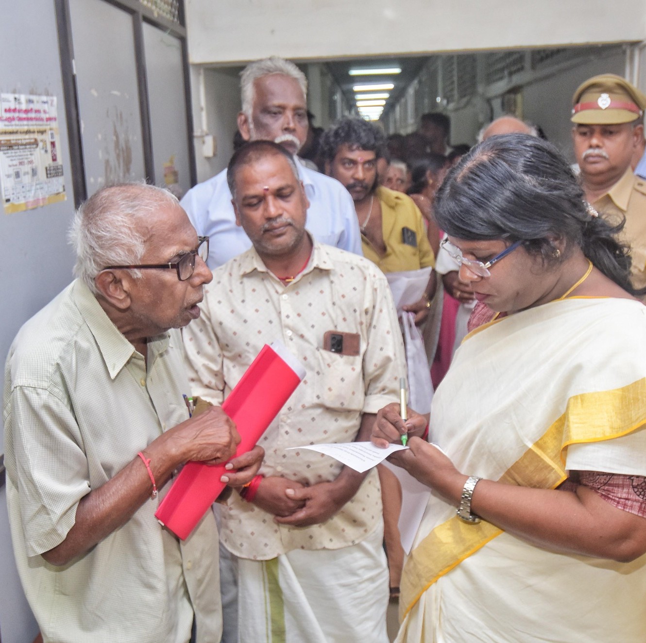 நாகர்கோவிலில் நேற்று நடந்த மக்கள் குறைதீர் கூட்டம்