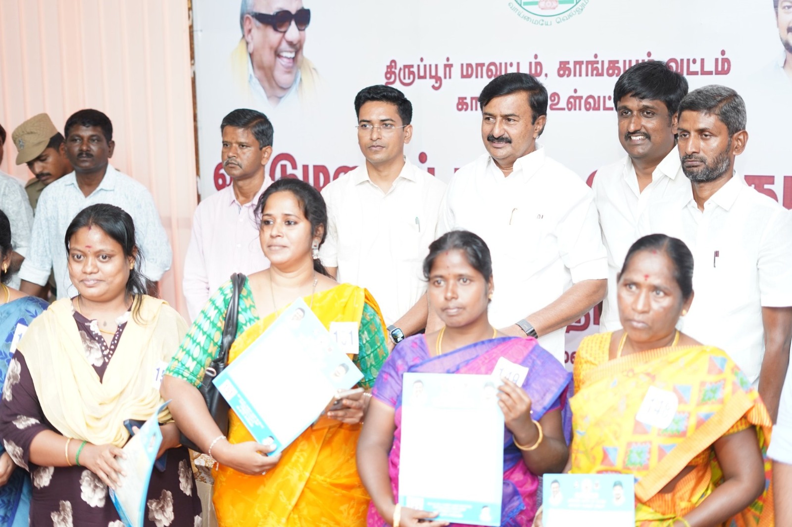 காங்கேயம் வட்டம், சிவன்மலையில் பயனாளிகளுக்கு வீட்டுமனைப் பட்டா