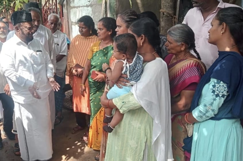 மழையில் நேரிட்ட பாதிப்புகளை, மனிதநேய மக்கள் கட்சித் தலைவர் ஜவாஹிருல்லா எம்எல்ஏ பார்வையிட்டார்