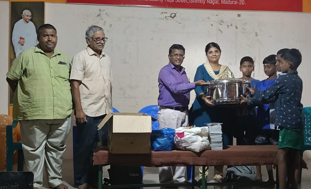 சேவாலயம் இல்ல மாணவர்களுக்கு தீபாவளி இனிப்பு வழங்குதல்