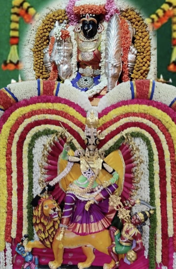 உக்கல் அருள்மிகு மடாவளம் ஸ்ரீ காமாட்சி அம்பாள் ஸ்ரீ மகிஷாசுரமர்த்தினியாக காட்சி: