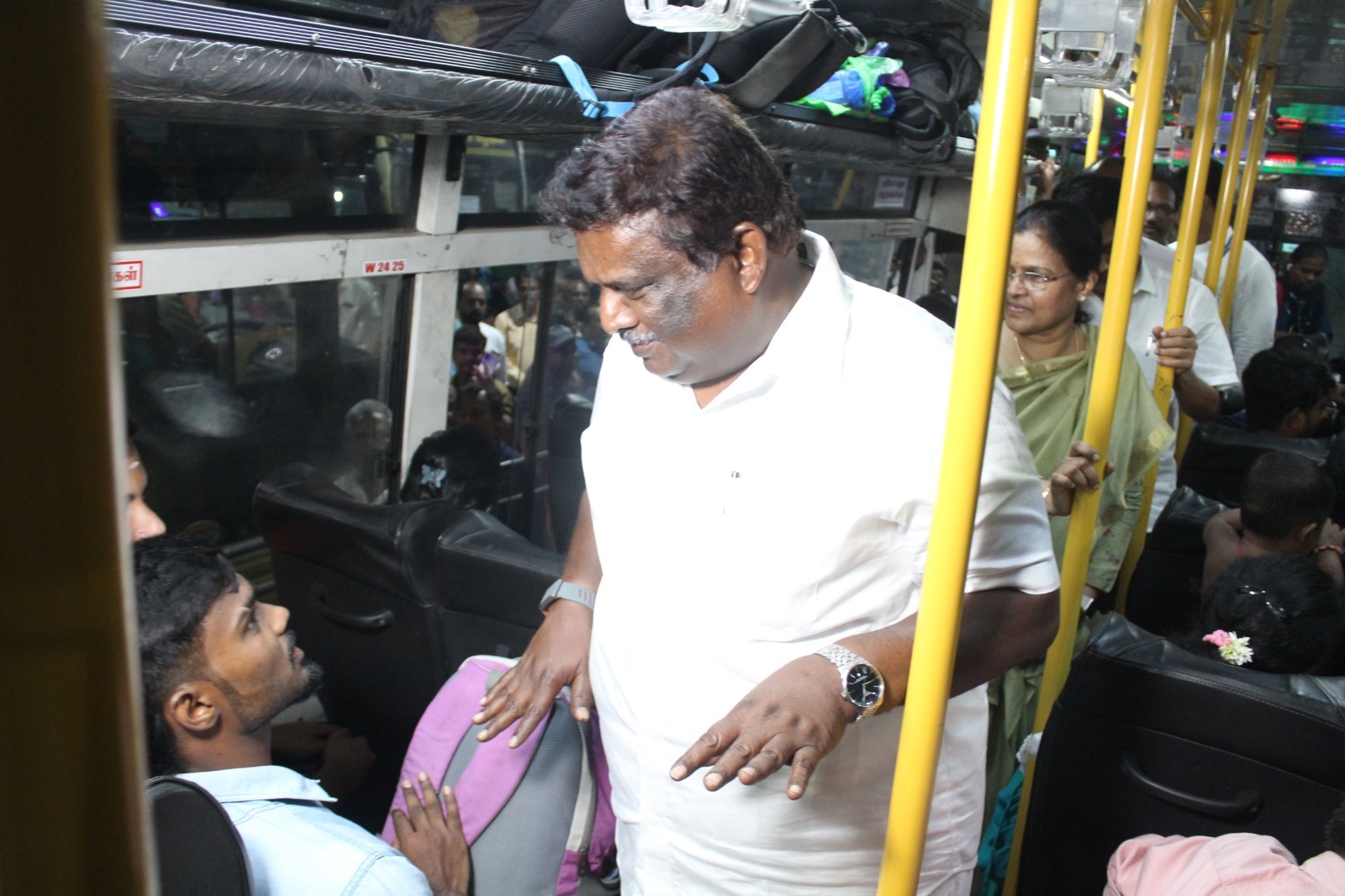 சிறப்பு பேருந்துகள் - அமைச்சர் சிவசங்கர் ஆய்வு