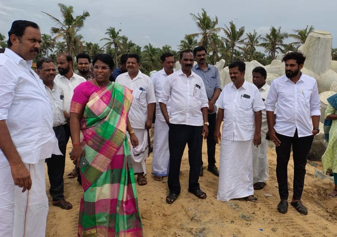 கடல் அரிப்பு தடுப்பு பணிகளை கலெக்டர் அழகுமீனா ஆய்வு