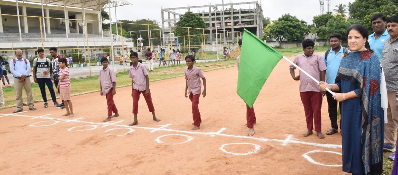 பேரறிஞர் அண்ணா விளையாட்டு அரங்கத்தில் மாற்றுத்திறனாளிகளுக்கான மாவட்ட அளவிலான விளையாட்டுப் போட்டி