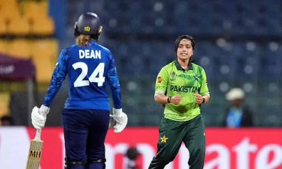 மகளிர் உலகக்கோப்பை: இங்கிலாந்து - பாகிஸ்தான் ஆட்டம் பாதியில் ரத்து