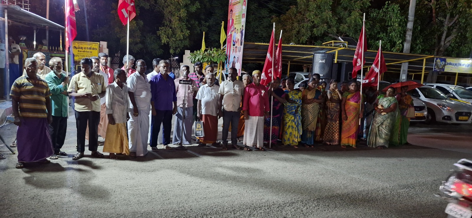 அணுகு சாலைப்பணியை துரிதப்படுத்த வலியுறுத்தி இந்திய கம்யூனிஸ்ட் கட்சி சார்பில் ஆர்ப்பாட்டம்