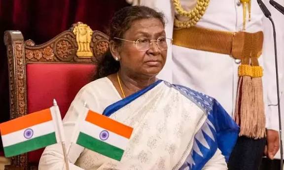 சபரிமலையில் இன்று ஜனாதிபதி திரவுபதி முர்மு சாமி தரிசனம்