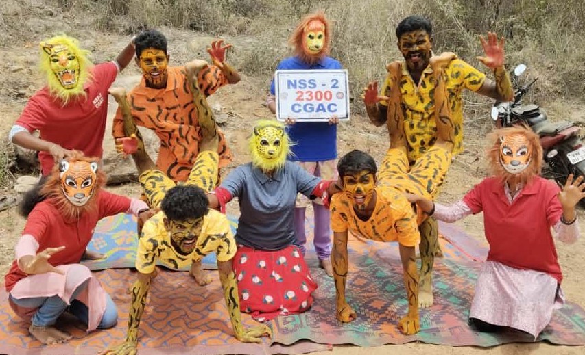 நூதன முறையில் அரசுக் கல்லூரி மாணவர்கள் விழிப்புணர்வு