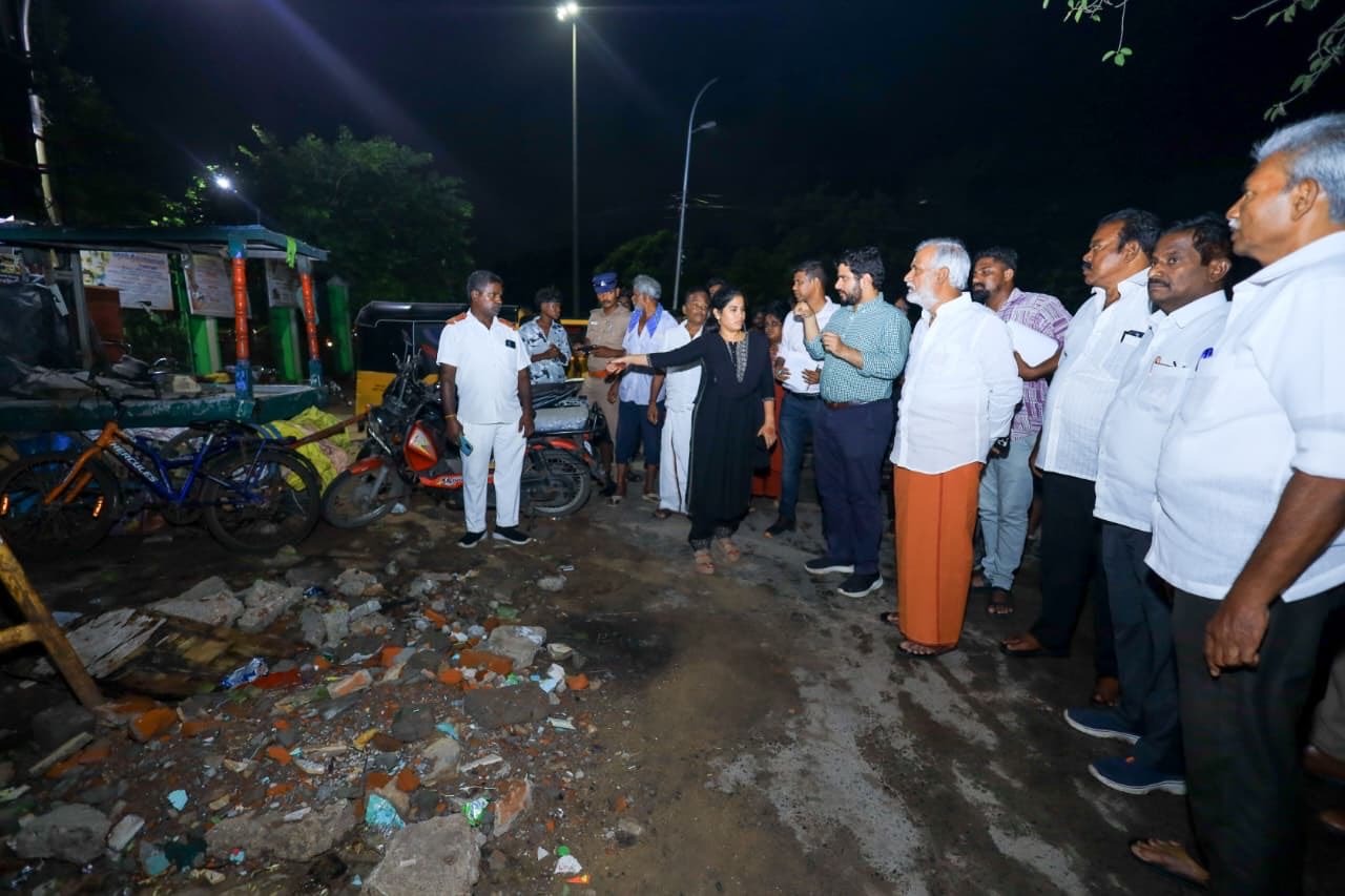 வடகிழக்கு பருவமழையினால் பாதிக்கப்பட்ட இடங்களை அமைச்சர் சேகர்பாபு நேரில் ஆய்வு