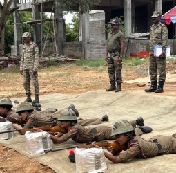 என்சிசி முகாமில் மாணவர்களுக்கு துப்பாக்கி சுடும் பயிற்சி