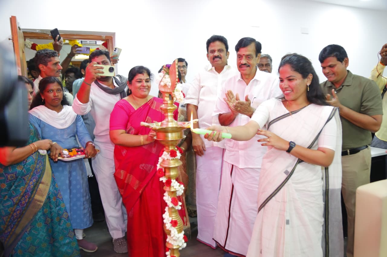 ஒருங்கிணைந்த கட்டளை மற்றும் கட்டுப்பாட்டு மையத்தினை மேயர் பிரியா திறந்து வைத்தார்
