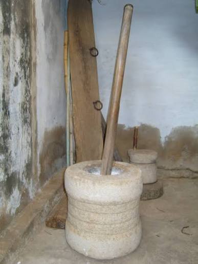 உரலும் உலக்கையும்: