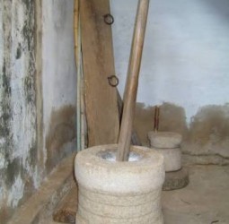 உரலும் உலக்கையும்: