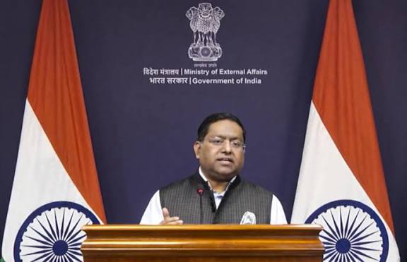 ரஷ்ய எண்ணெய் மீதான அமெரிக்க தடை குறித்து இந்தியா ஆய்வு செய்கிறது: வெளியுறவு அமைச்சகம்