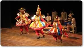 கூத்துமேடை உலகம்!