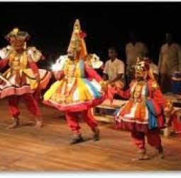 கூத்துமேடை உலகம்!