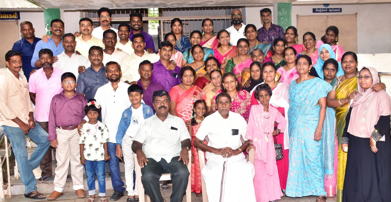 வலங்கைமான் அரசு ஆண்கள் மேல்நிலைப்பள்ளியில் முன்னாள் மாணவர்கள் சங்கமம் நிகழ்வு நடைபெற்றது, கால்நூற்றாண்டை கடந்து சந்தித்து நெகிழ்ச்சி.