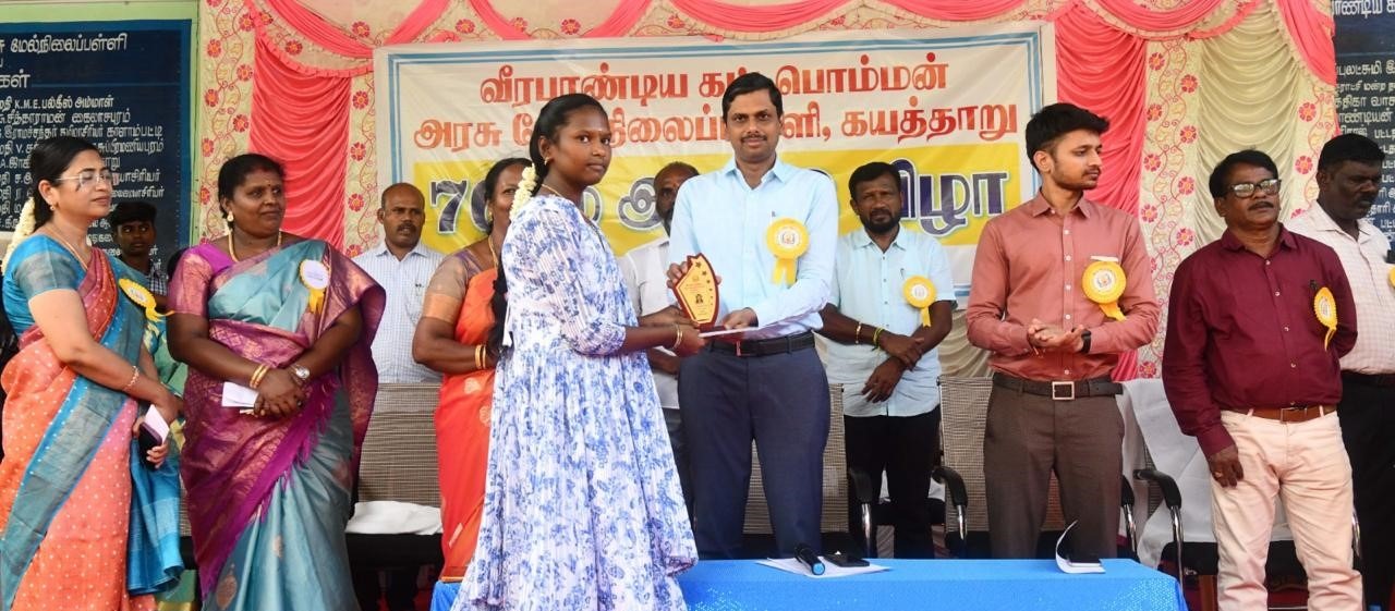 கயத்தார் வீரபாண்டிய கட்டபொம்மன் அரசு மேல்நிலைப் பள்ளியில் நேற்று நடந்த 76 வது ஆண்டு விழா