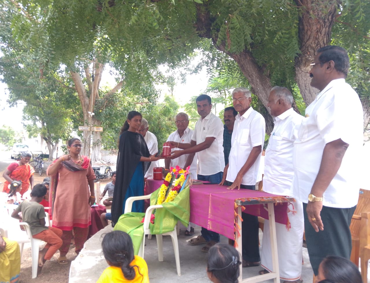 மொடக்குறிச்சி வட்டம், குளூர் ஊராட்சி, செங்கரைப்பாளையத்தில் காந்தி ஜெயந்தி விழா