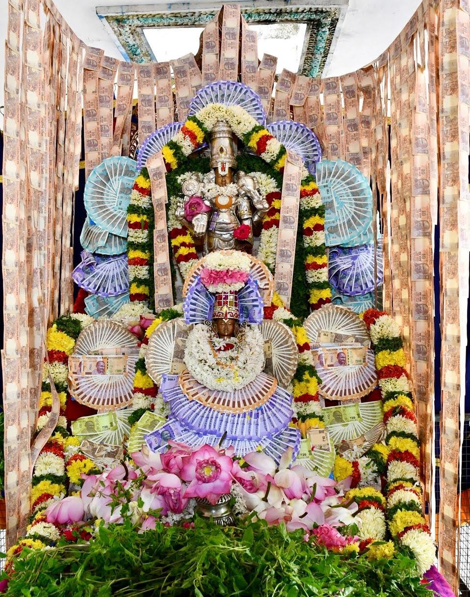 சொர்ண அலங்காரத்தில் அலமேலு மங்கை தாயார்