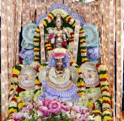 சொர்ண அலங்காரத்தில் அலமேலு மங்கை தாயார்