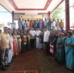 125 பயனாளர்களுக்கு நடமாடும் காய்கறி மற்றும் பழங்கள் விற்பனை வண்டி