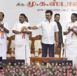 ராமநாதபுரத்தில் நேற்று நடந்த அரசு நலத்திட்ட உதவிகள் வழங்கும் விழா