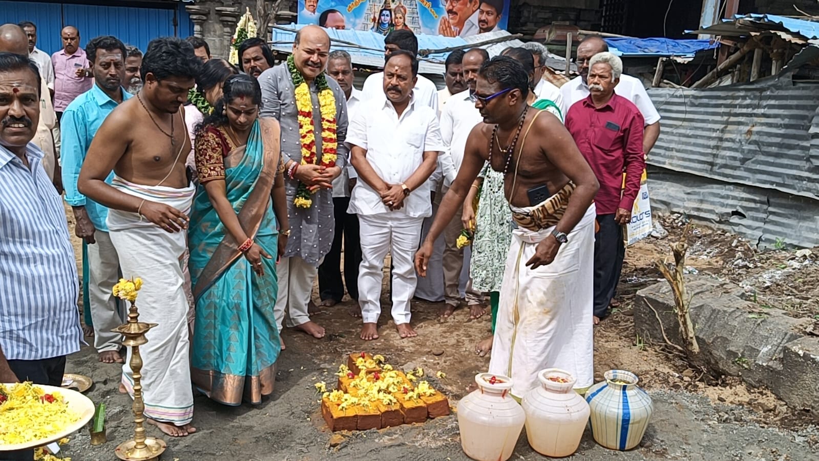 பக்தர்கள் தங்கும் விடுதிக்கு அடிக்கல் நாட்டு விழா