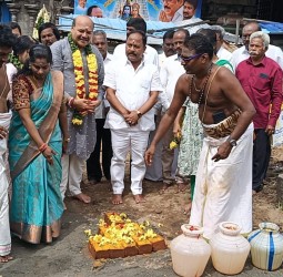 பக்தர்கள் தங்கும் விடுதிக்கு அடிக்கல் நாட்டு விழா