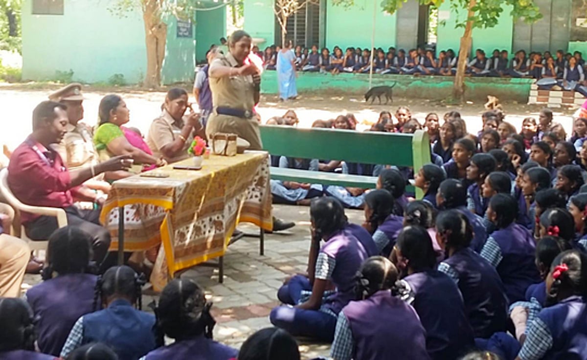 பெண்கள் மற்றும் குழந்தைகளுக்கு எதிரான குற்றங்கள், குழந்தை திருமணம், போஸ்கோ சட்டம் குறித்து விழிப்புணர்வு நிகழ்ச்சி