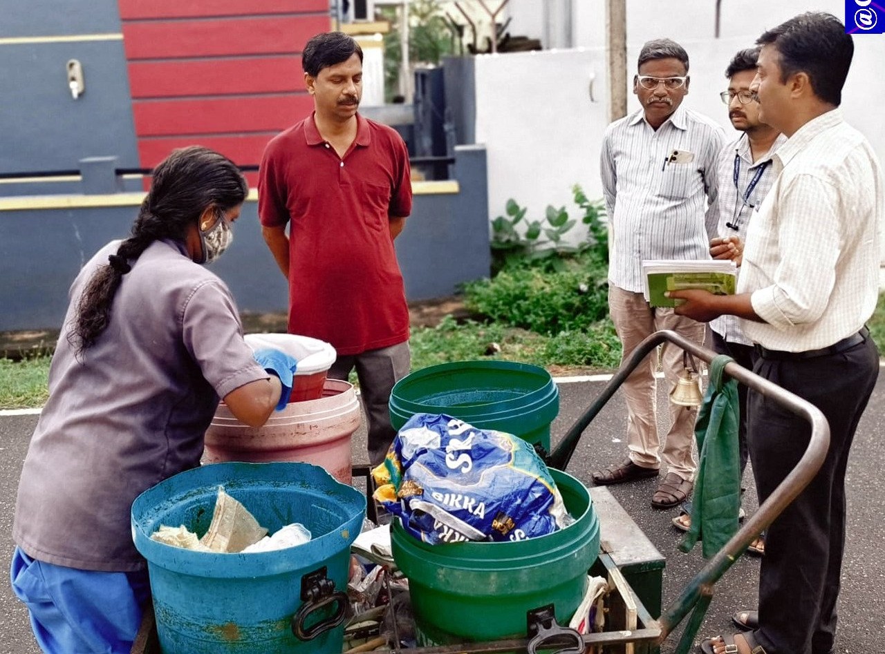 தூய்மைப்பணிகள் குறித்து கலெக்டர் கந்தசாமி நேற்று ஆய்வு