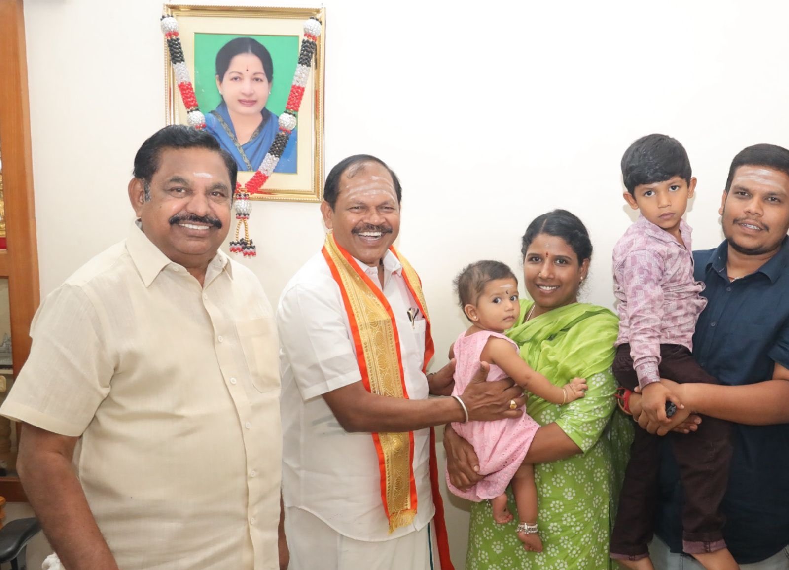 இந்து மக்கள் கட்சி தலைவர் அர்ஜுன் சம்பத் பேரக் குழந்தைகளின் காதணி விழா