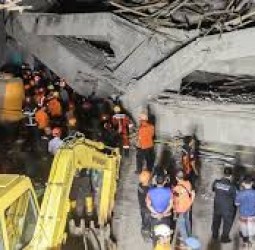 இந்தோனேசியா பள்ளி கட்டிட விபத்து: உயிரிழந்தோர் எண்ணிக்கை 50-ஐ கடந்துள்ளது.