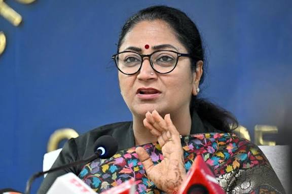 டெல்லியில் கடைகள், வணிக நிறுவனங்களில் பெண்களை இரவுப் பணிகளில் ஈடுபடுத்த மாநில அரசு அனுமதி