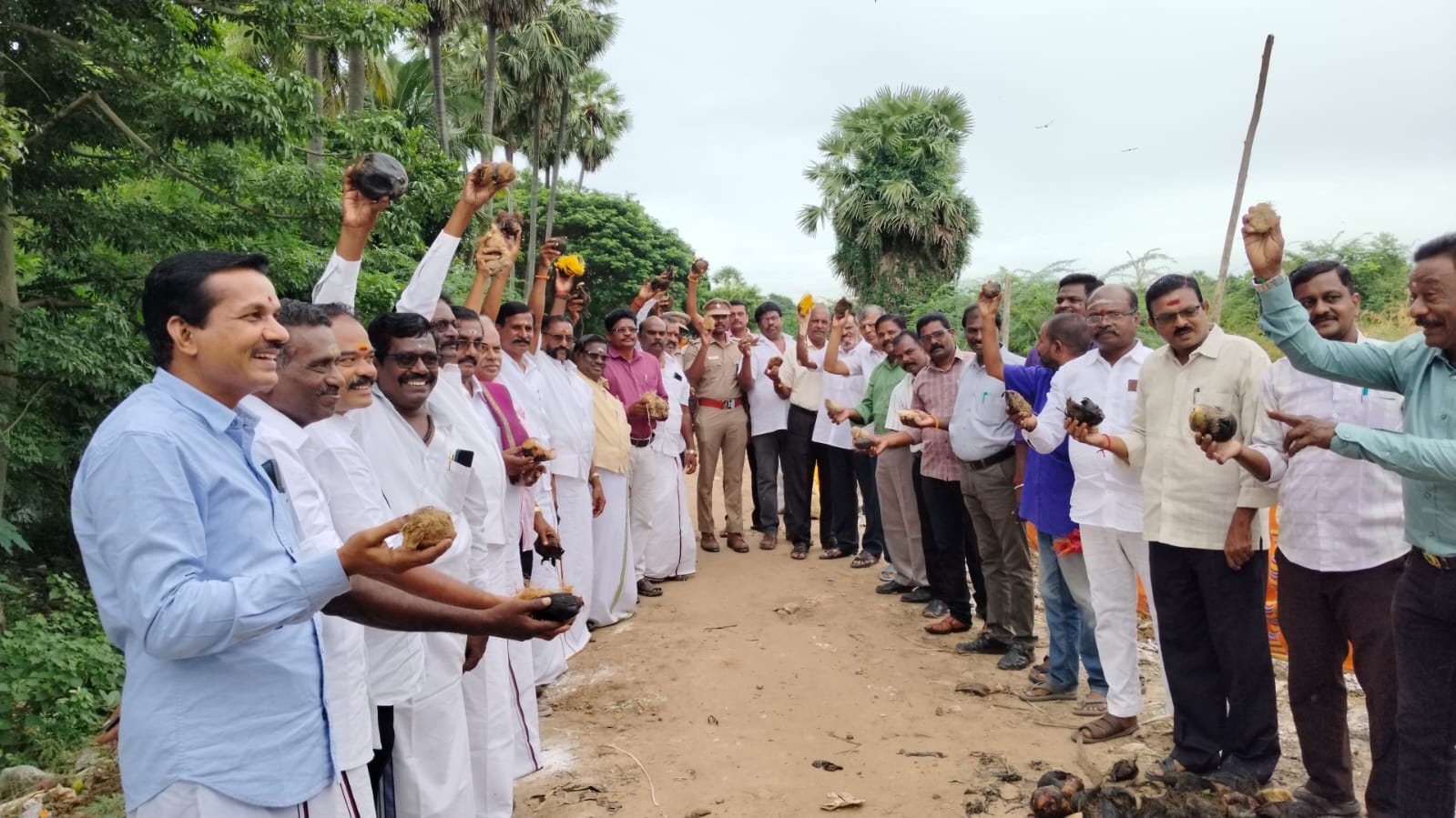சீர்காழியில் பசுமை சேவை சங்கம் சார்பில்   1 லட்சம் பனை விதை நடும் பணி துவக்க விழா