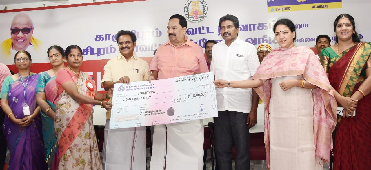 காஞ்சிபுரம் கீழம்பி தனியார் பொறியியல் கல்லூரியில் நடந்த கல்விக்கடன் முகாம்