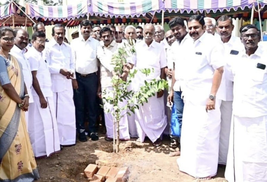 சிவகிரியில் முதலமைச்சரின் சிறு விளையாட்டரங்கம் அமைக்கும் பணி