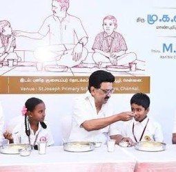 முதலமைச்சரின் காலை உணவு திட்டத்தில் கிருஷ்ணகிரி மாவட்டத்தில் 69,711 மாணவர்கள் பயன்: செய்தியாளர் பயணத்தில் கலெக்டர் தினேஷ்குமார் தகவல்