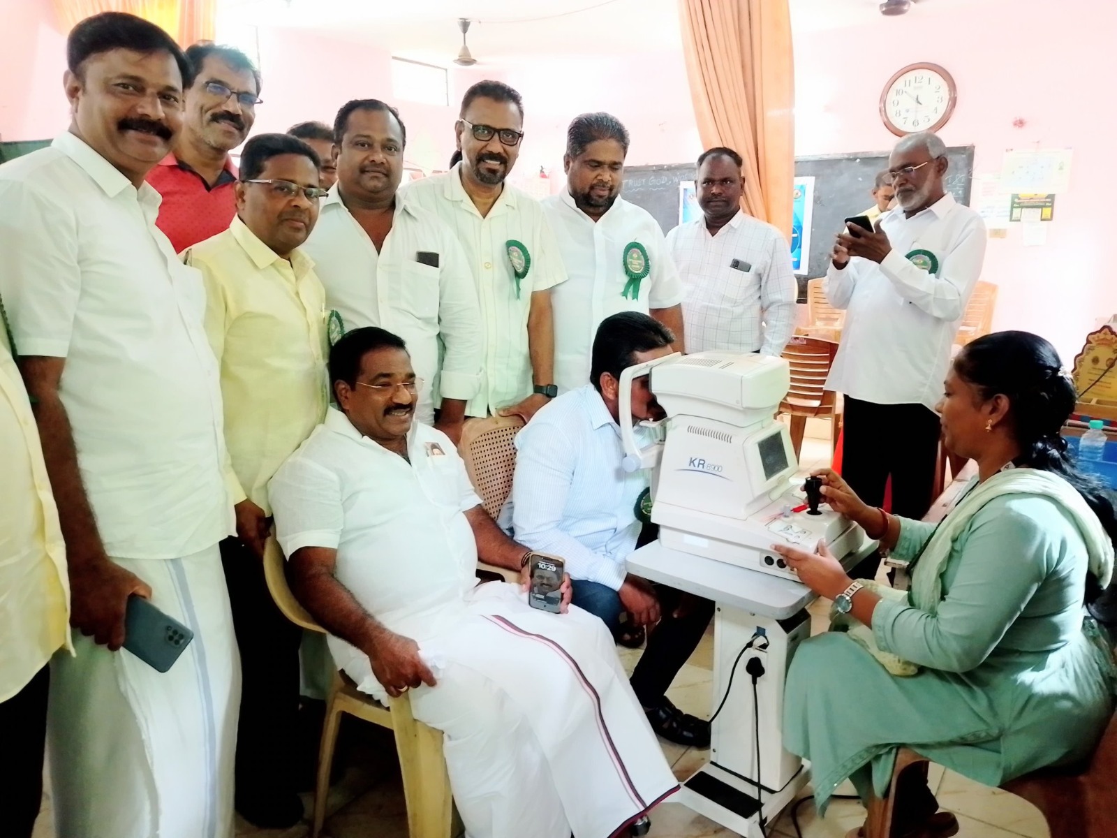 இலவச மருத்துவ முகாமினை மேயர் மகேஷ் துவக்கி வைத்தார்