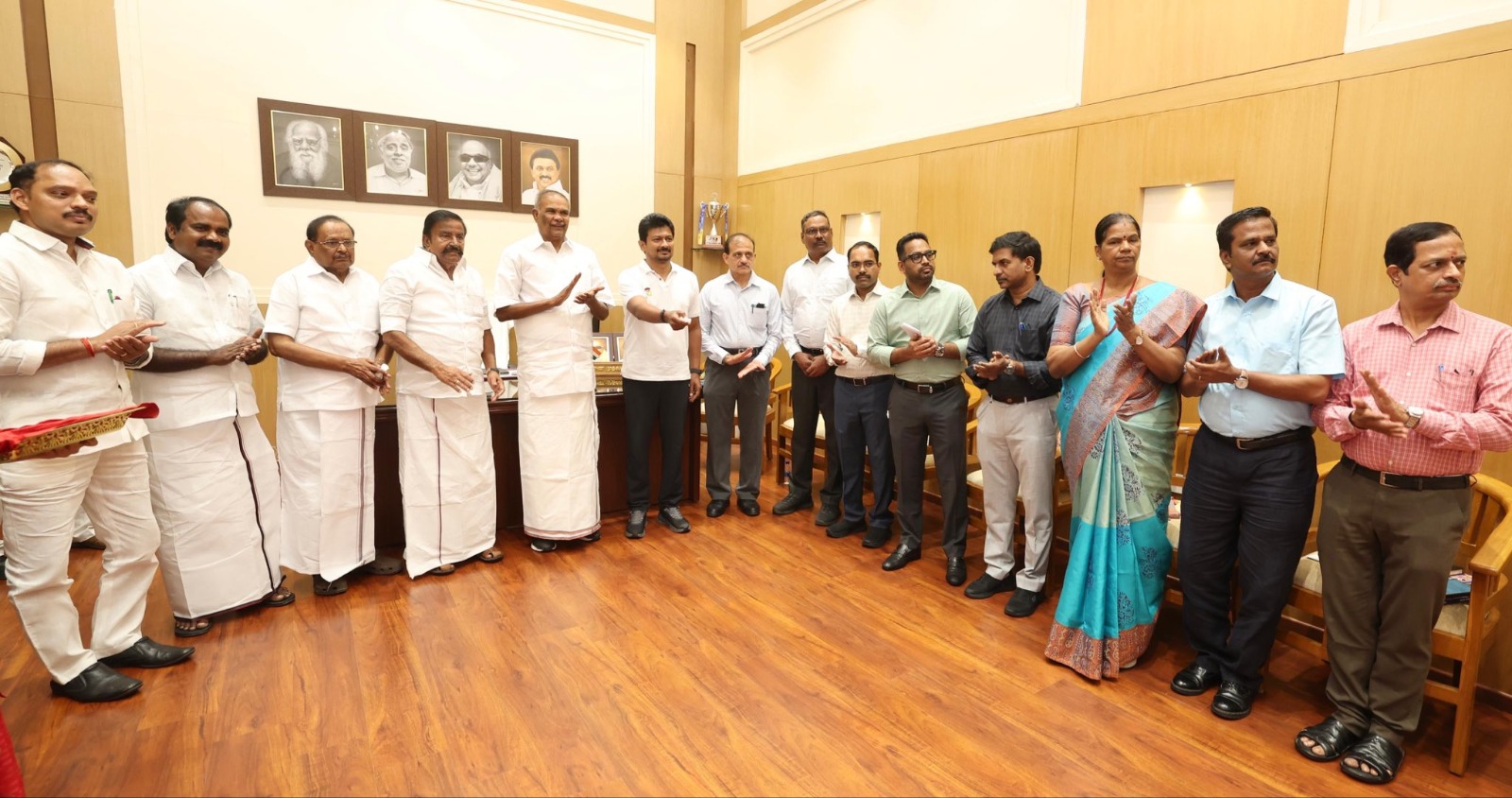 விளையாட்டு வளாகத்தில் பல்நோக்கு விளையாட்டரங்கம் அமைக்க துணை முதல்வர்உதயநிதி, தலைமைச் செயலகத்தில் இருந்து காணொளி வாயிலாக அடிக்கல்