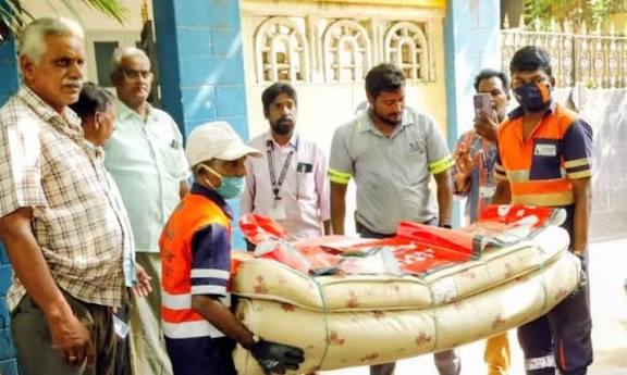 சென்னையில் ஒரே நாளில் 210 இடங்களிலிருந்து சேகரித்த  57.84 டன் பழைய சோபாக்கள், மெத்தைகள் விஞ்ஞான முறையில் எரியூட்டப்பட்டது