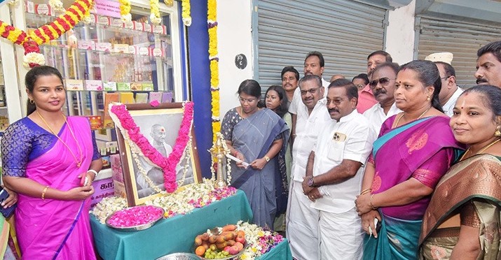 கதர் கிராம அலுவலகத்தில் சிறப்புத் தள்ளுபடி விற்பனை